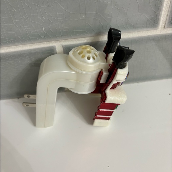 Bath & Body Works Santa Stuck in Chimney Wallflowers Fragrance Plug - Picture 3 of 5